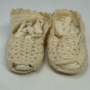 Vintage 1940’s Baby Shoes Hand Embroidered Crochet Newborn Z6